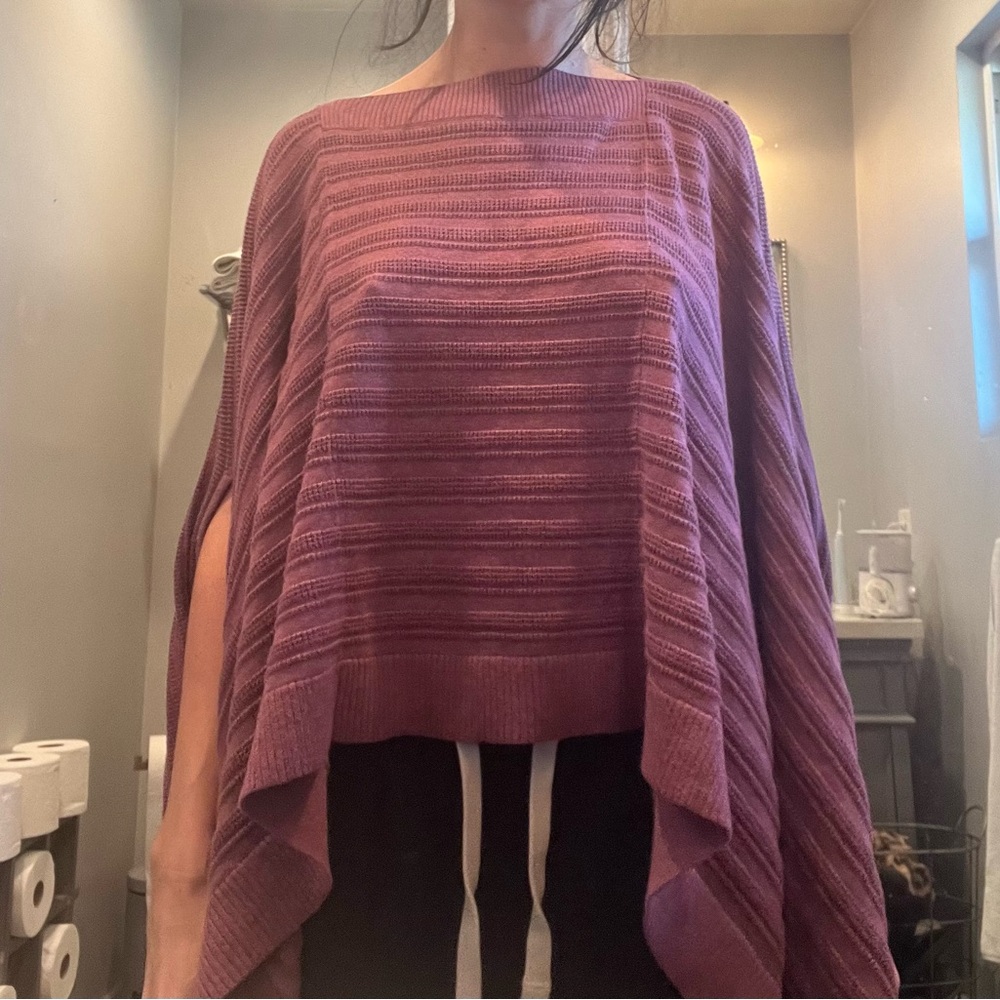Lululemon divenity poncho